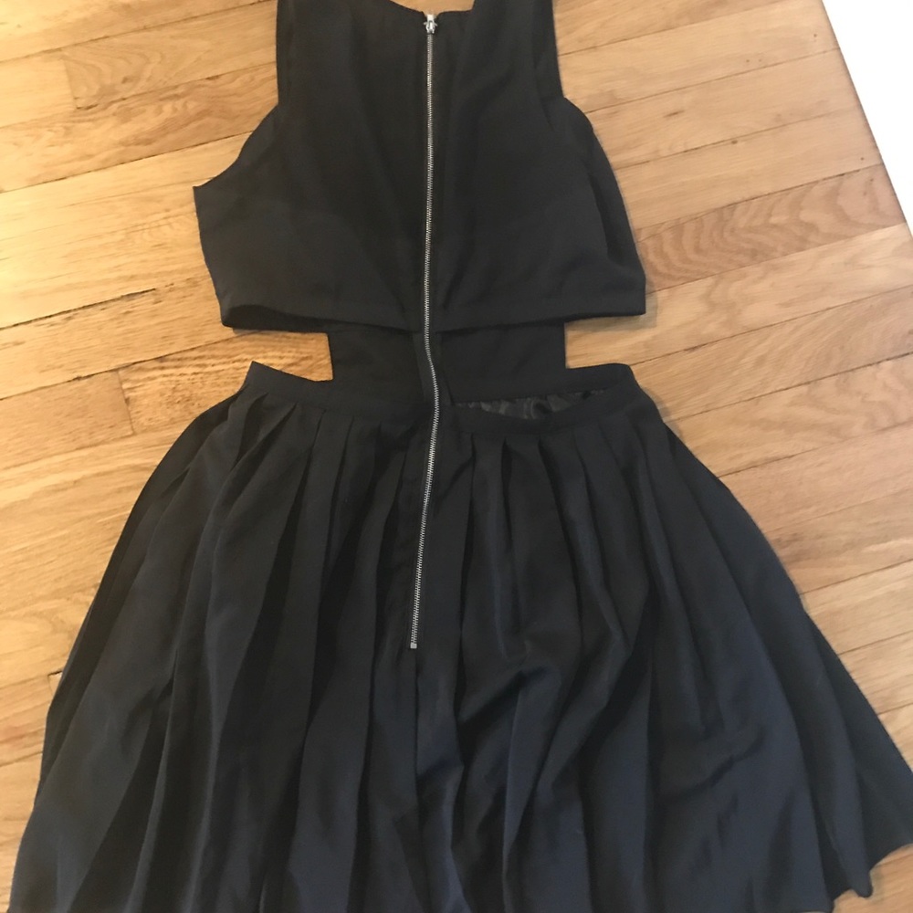 Black dress - Picture 3 of 3